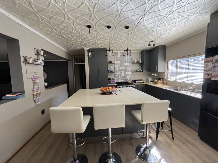 3 Bedroom Property for Sale in Safari Gardens North West